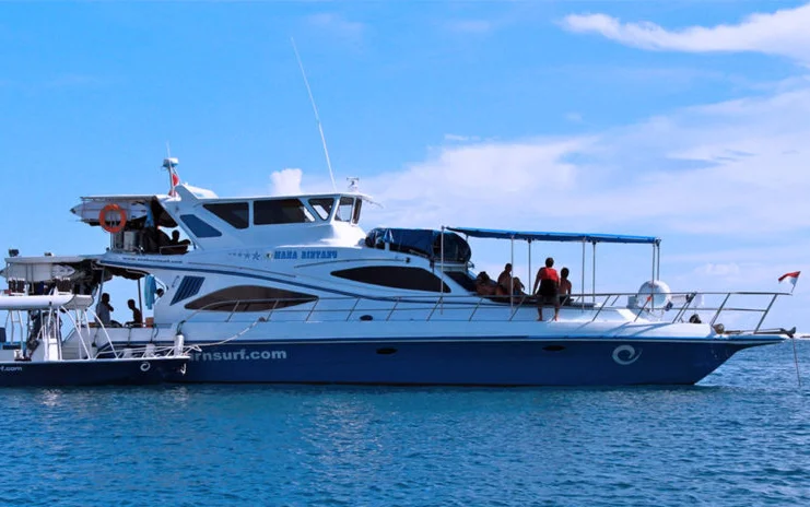 maha-bintang-surf-charter-boat